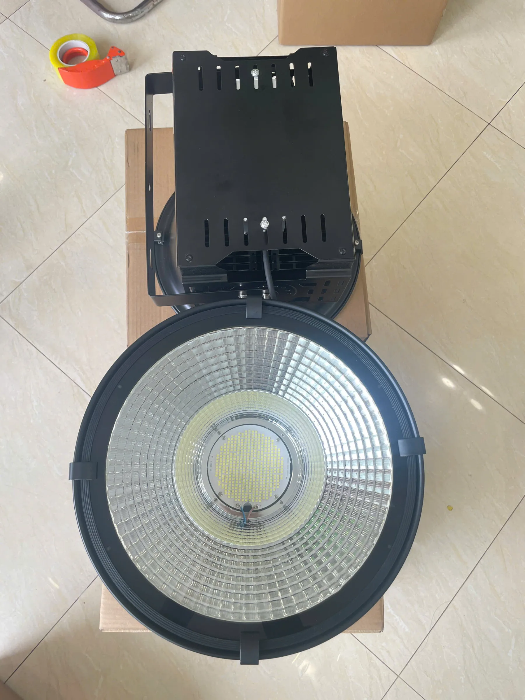 Đèn pha cẩu tháp — ảnh 1